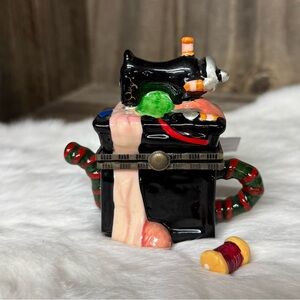 Vintage Mini Sewing Machine Trinket Box with Mini Thread